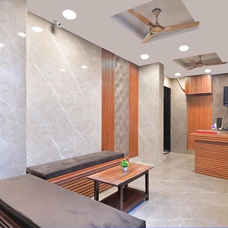 Chowdhry Tourist Lodge - New Delhi Railway Station - 2 Minutes Walk Exterior foto