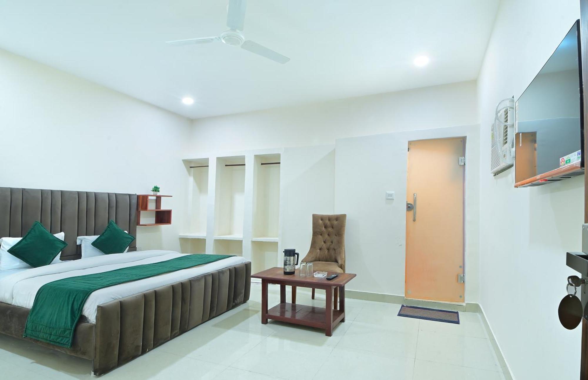 Chowdhry Tourist Lodge - New Delhi Railway Station - 2 Minutes Walk Exterior foto