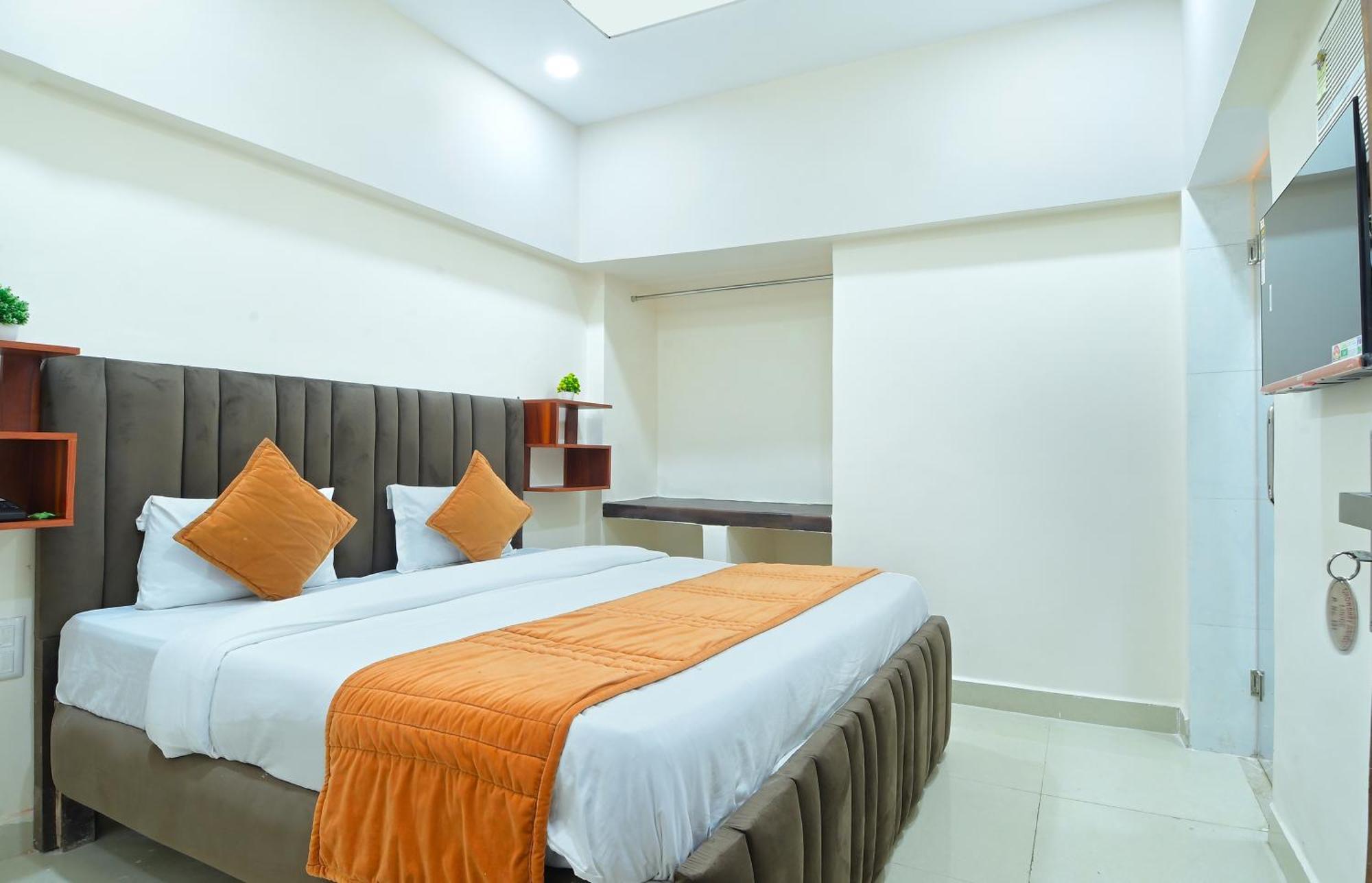 Chowdhry Tourist Lodge - New Delhi Railway Station - 2 Minutes Walk Exterior foto