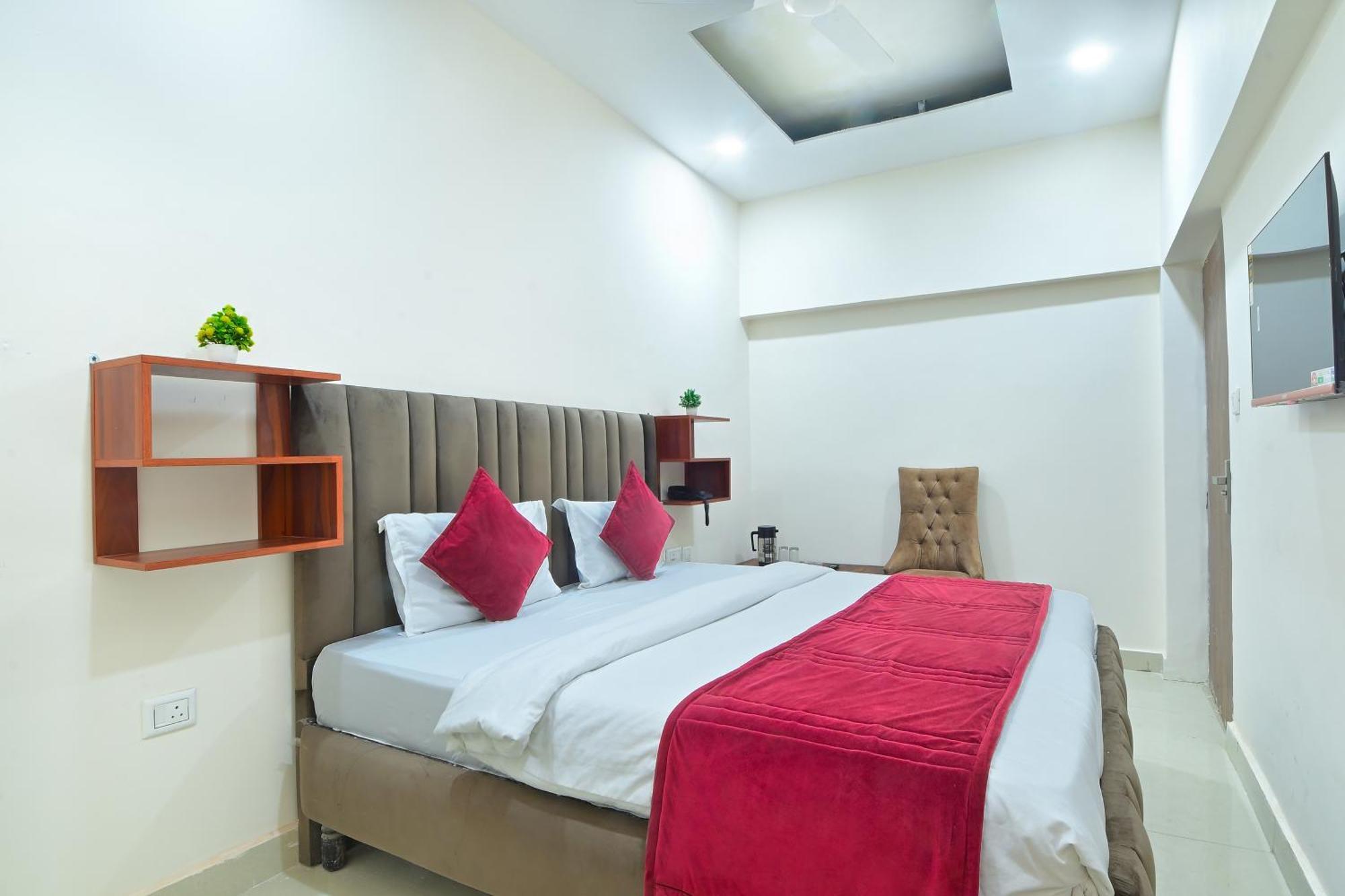 Chowdhry Tourist Lodge - New Delhi Railway Station - 2 Minutes Walk Exterior foto
