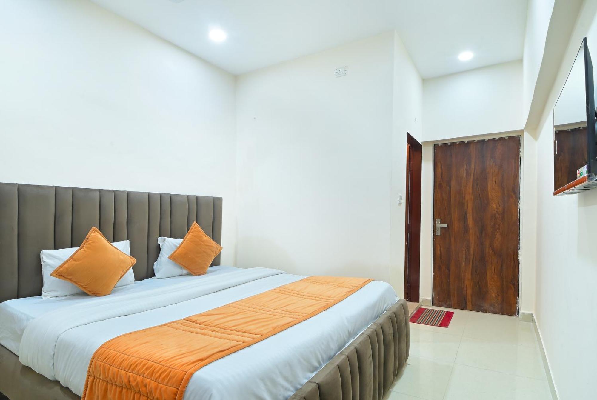Chowdhry Tourist Lodge - New Delhi Railway Station - 2 Minutes Walk Exterior foto