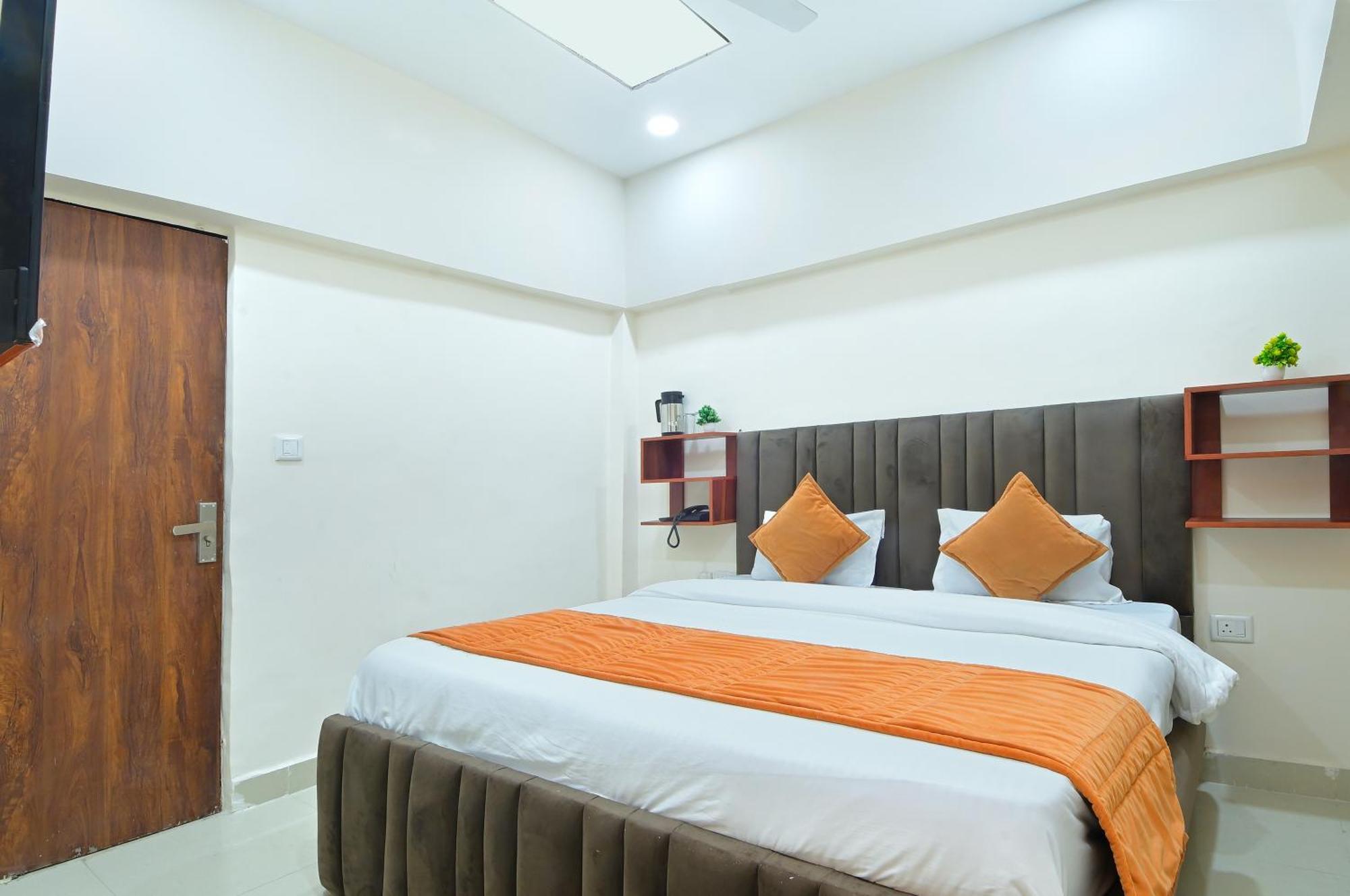 Chowdhry Tourist Lodge - New Delhi Railway Station - 2 Minutes Walk Exterior foto
