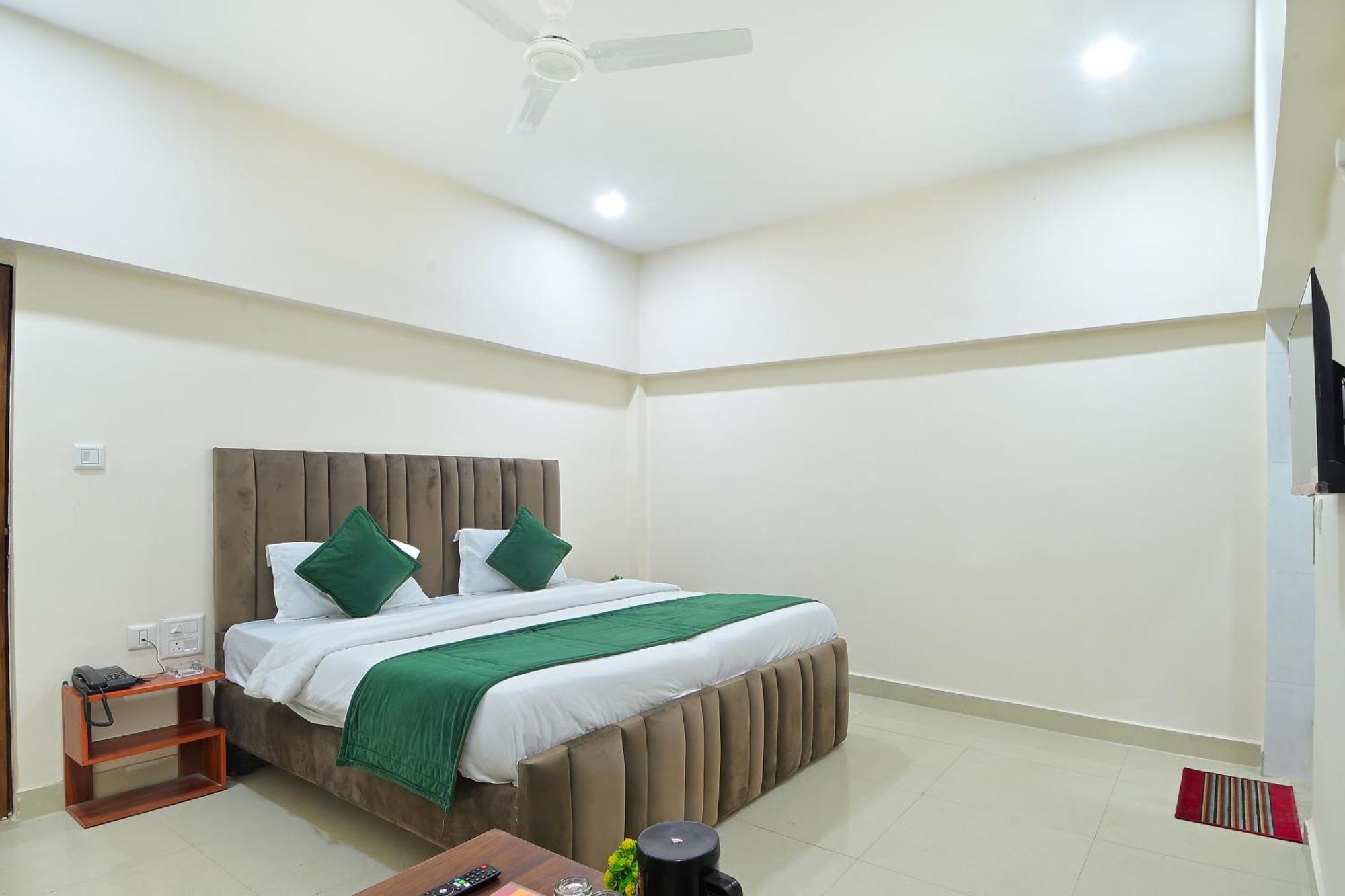 Chowdhry Tourist Lodge - New Delhi Railway Station - 2 Minutes Walk Exterior foto