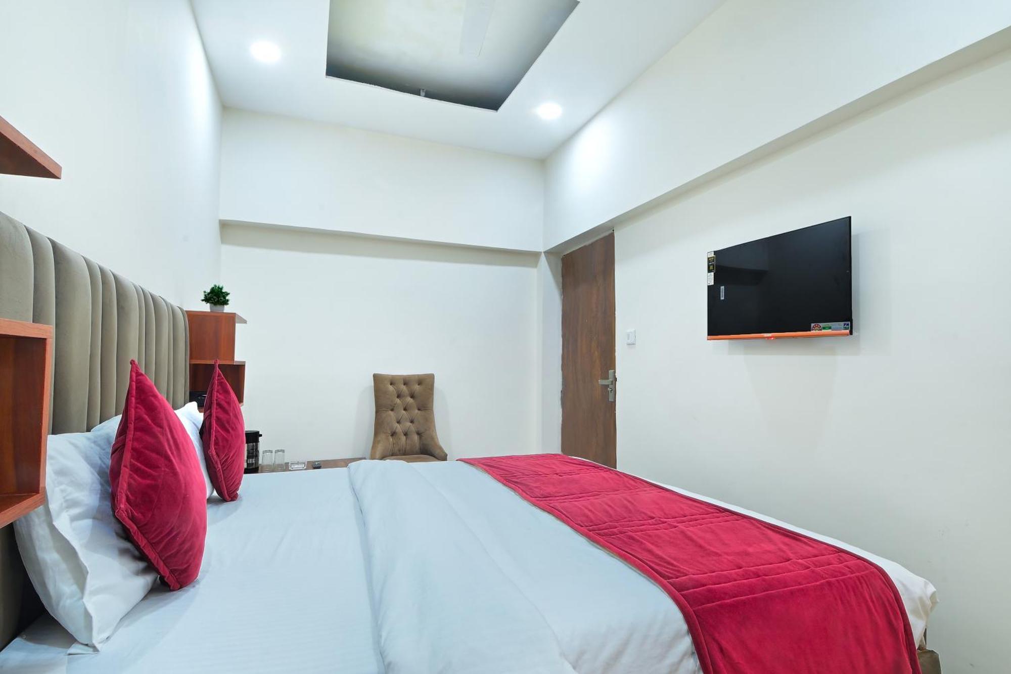 Chowdhry Tourist Lodge - New Delhi Railway Station - 2 Minutes Walk Exterior foto